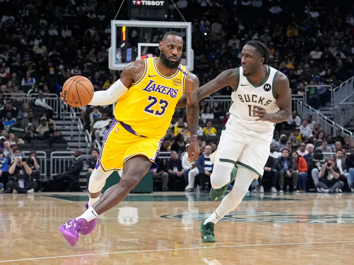 ShashwatHarish's tweet photo. 1)Basketball is more than a sport—it’s a full-body workout. It improves endurance, builds muscle, and enhances agility. Whether you're playing casually or training seriously, the benefits for your health are immense. #Basketball #Health #Fitness https://t.co/qLDmklfpxV