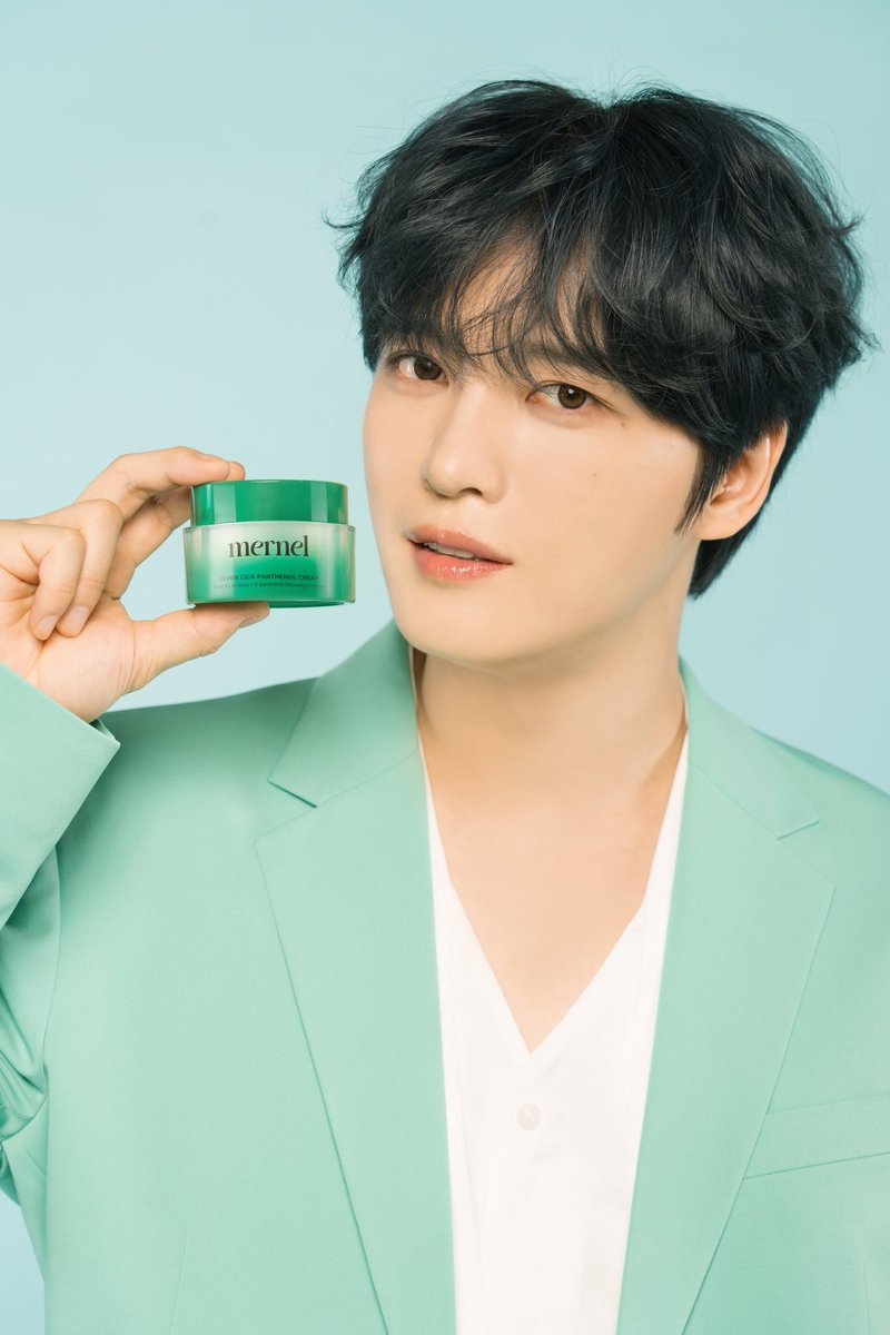 MERNEL_official's tweet image. 🌿 피부 회복 비결, 세븐 시카! 🌿
7가지 시카 파테놀 성분으로 빈틈없이! 💖
내 피부도 건강하고 편안하게 ✨
💫 세븐 시카의 매력 포인트!
- 시카 성분: 피부를 부드럽게 진정시켜줘요!
- 판테놀: 깊은 수분과 상처 치유 성분으로 피부를 재생시켜줘요!!
✨ 나만의 스킨케어 루틴!
1.…