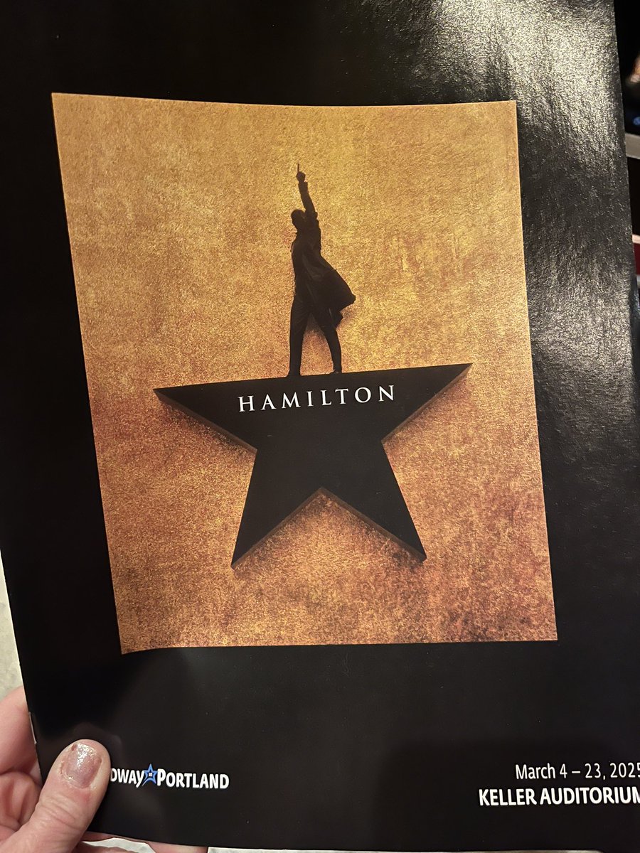 taradublinrocks's tweet photo. Rise up (because I’m in 1st row of the balcony behind the rich people in the fancy box seats)! @HamiltonMusical @Lin_Manuel
#Hamilton #Hamiltour #Portland https://t.co/qOtVhF7euo