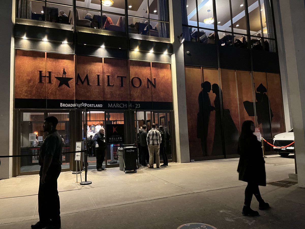 taradublinrocks's tweet photo. Rise up (because I’m in 1st row of the balcony behind the rich people in the fancy box seats)! @HamiltonMusical @Lin_Manuel
#Hamilton #Hamiltour #Portland https://t.co/qOtVhF7euo