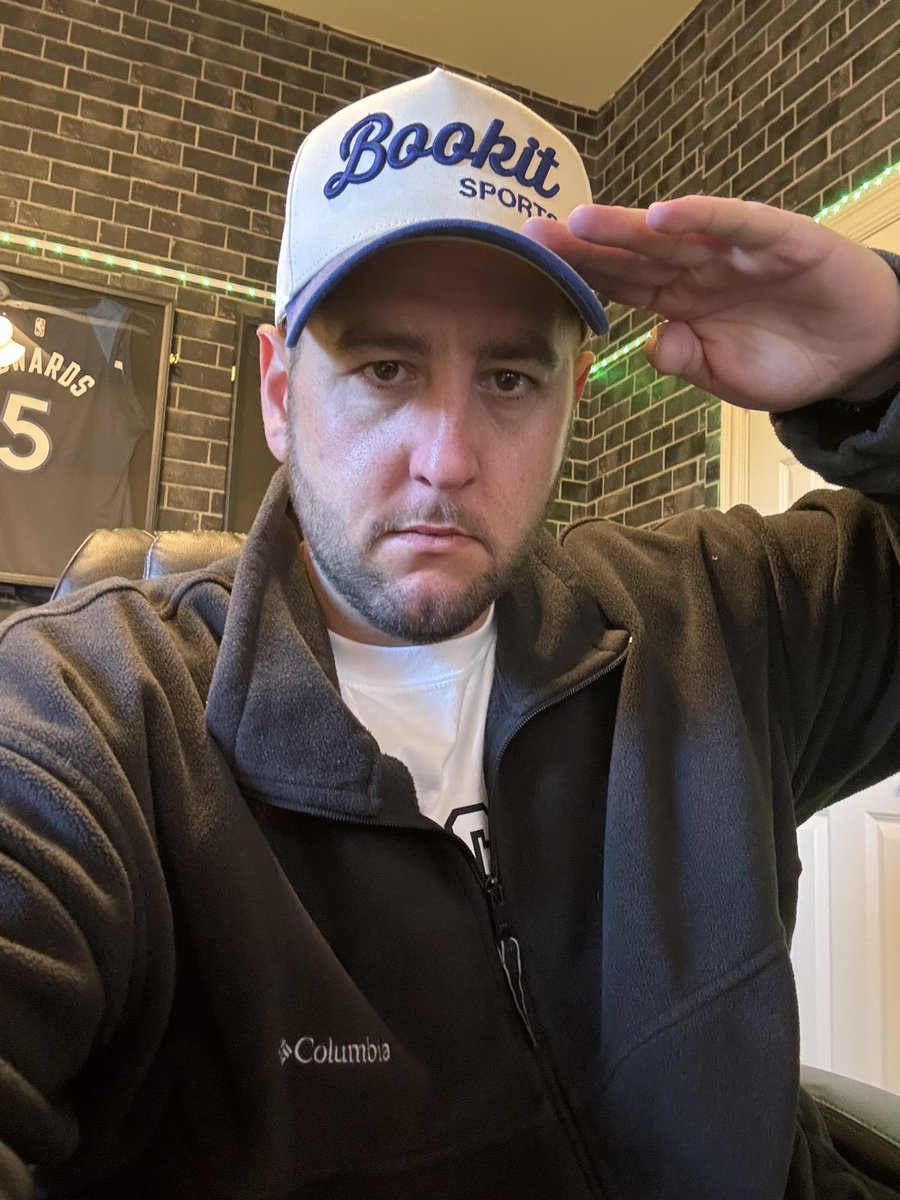 SportsByDustin's tweet photo. There is only one guy that can possibly end this streak… 🤔

@BookitWithTrent you gotta see if big cat can make it past boss level https://t.co/eFKQvIwZYQ