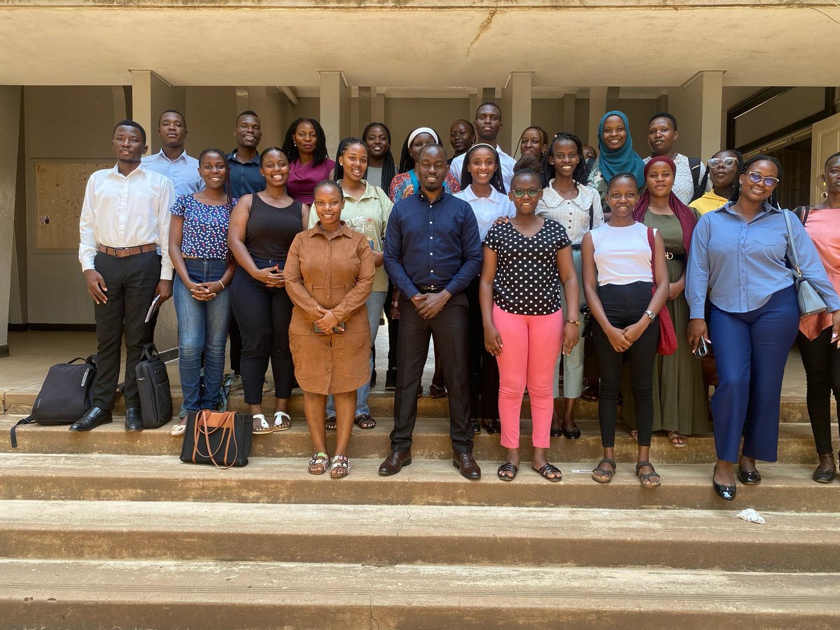 Ambrose_PRO's tweet image. WORDS SELL BUT AI OPTIMISES. 
Valuable insights gained from @wwafula and @CliffordMugerwa from @BrainchldBurson on the art of writing in communication and the evolving impact of AI.
From crafting compelling copies to creating long term impact through ads.
#adtech2025
 @Makerere