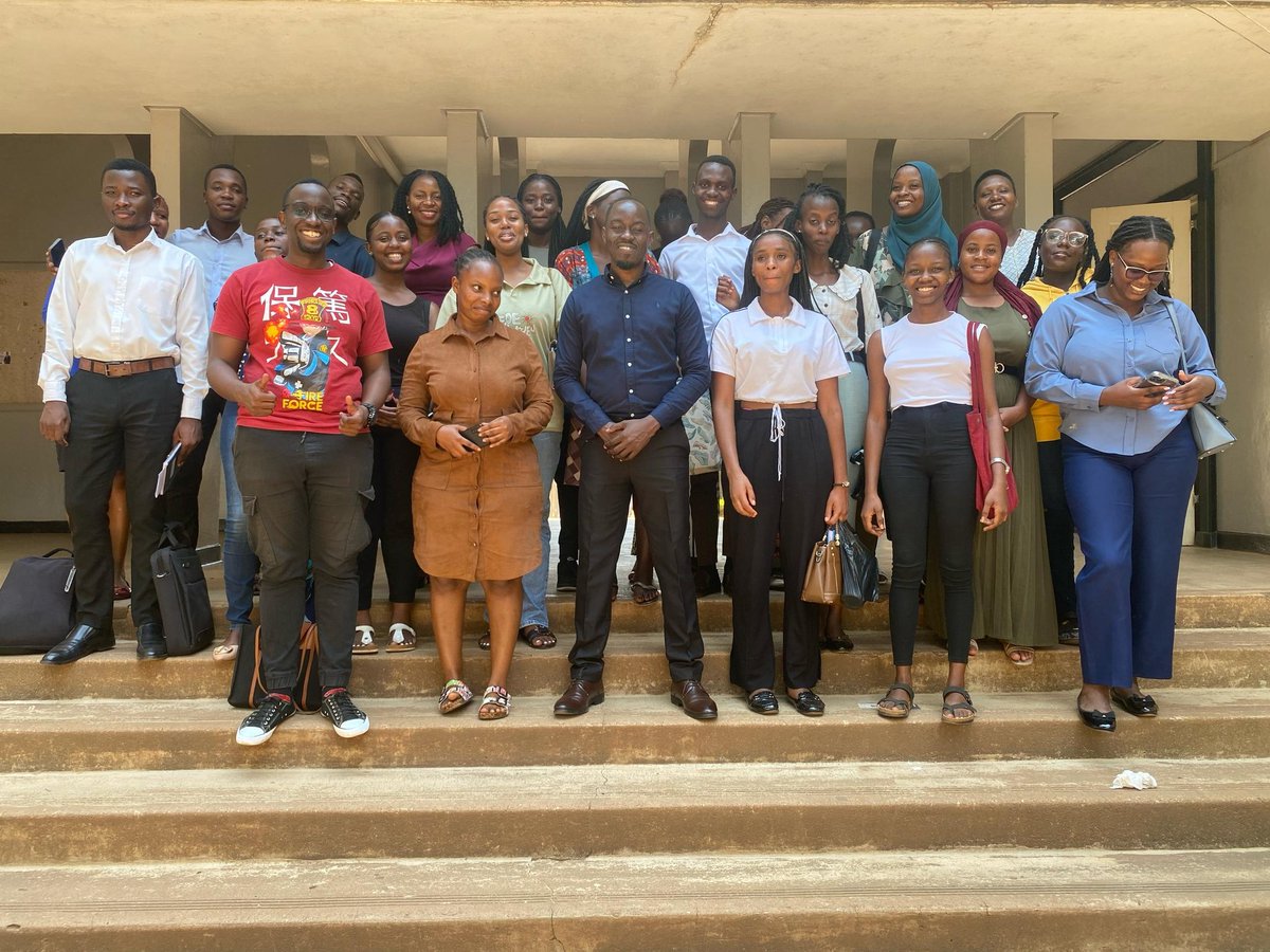 Ambrose_PRO's tweet image. WORDS SELL BUT AI OPTIMISES. 
Valuable insights gained from @wwafula and @CliffordMugerwa from @BrainchldBurson on the art of writing in communication and the evolving impact of AI.
From crafting compelling copies to creating long term impact through ads.
#adtech2025
 @Makerere