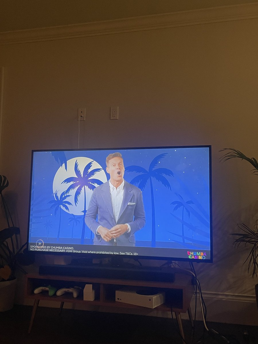 iamcvsguy's tweet image. Oh no ryan.. if you needed money just ask #chumba #traitors