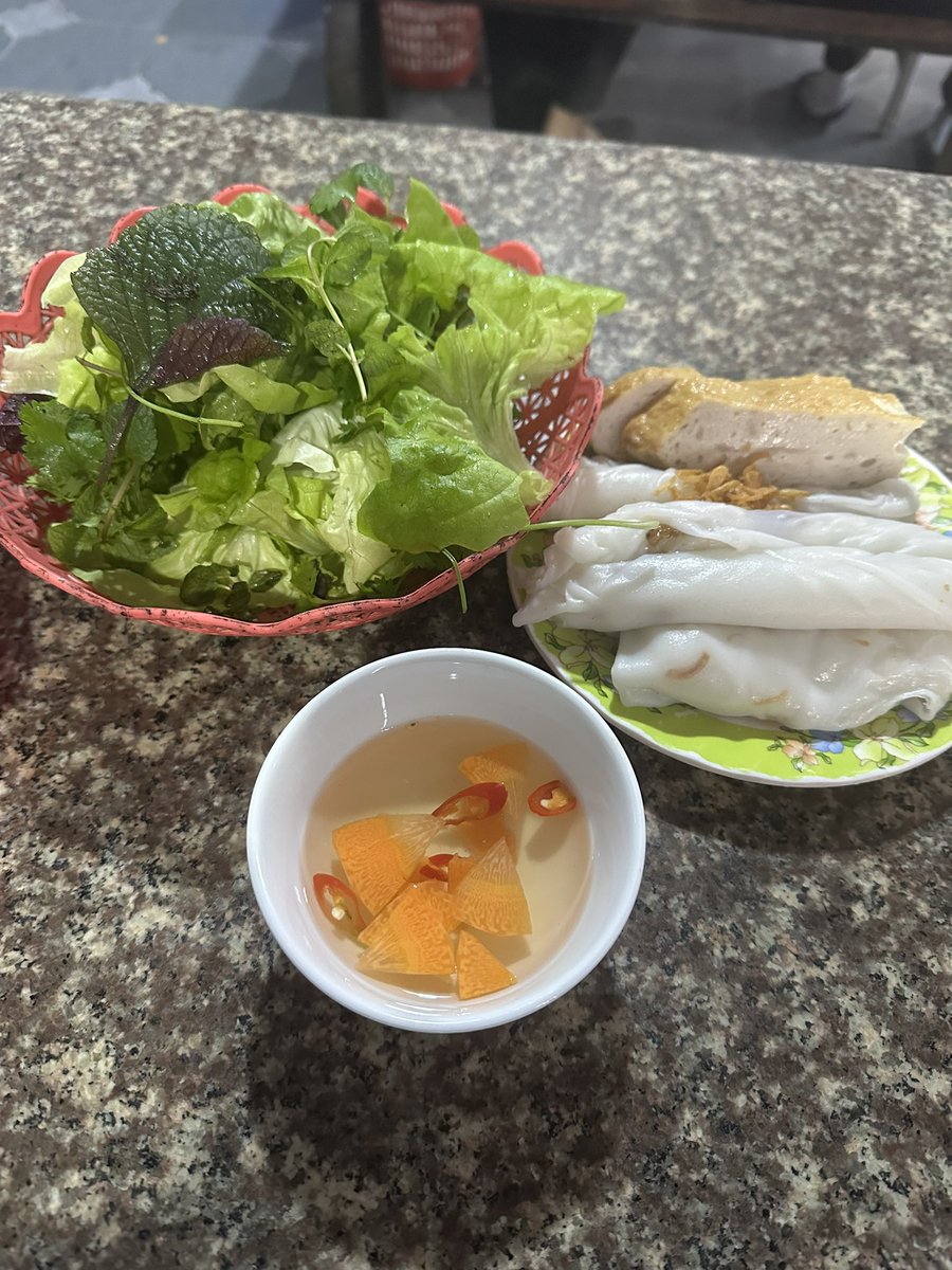 lequyen's tweet photo. Ẩm thực là một sự kết nối đặc biệt với tâm hồn mỗi người. Có lẽ vì nó đánh thức mọi giác quan, đi sâu vào trong tiềm thức. Nên bất cứ ai, dù trưởng thành và đi xa, trải nghiệm nhiều vẫn vương vấn hương vị riêng của quê hương mình.
#Food https://t.co/Efh83p3PnV