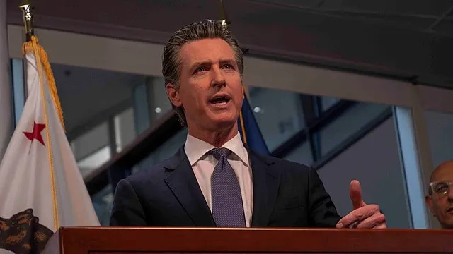 ChrisCillizza's tweet photo. 🧵
1/ Gavin Newsom did something very interesting today: He broke with his party on transgender girls playing girls' sports.

Why? Because he wants to run for president -- obviously.

But why does he think this will help?

A few thoughts: https://t.co/zFzjpFmSCn