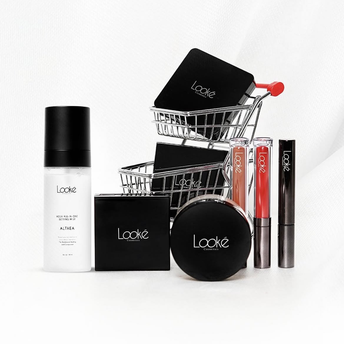 lookecosmetics's tweet image. Siapa yang tim ngabuburit sambil belanja makeup? 🤭🛒 

Reply pake emoji makanan favoritmu! 🍩🍕🍣👇 

What We Do In Ramadhan? 🌙✨
Here’s what we do 👇