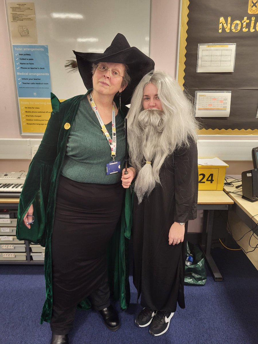 McGonagal and Dumbledore! <a href="/WorldBookDayUK/">World Book Day UK 📚</a>