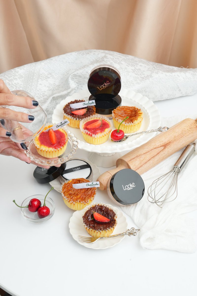 lookecosmetics's tweet image. Buka puasa = surga makanan 🍕🍜
Makeup harus tetap on walau udah seharian nahan lapar~ Set dulu pake setting mist biar nggak geser pas makan sate! 🍢💖