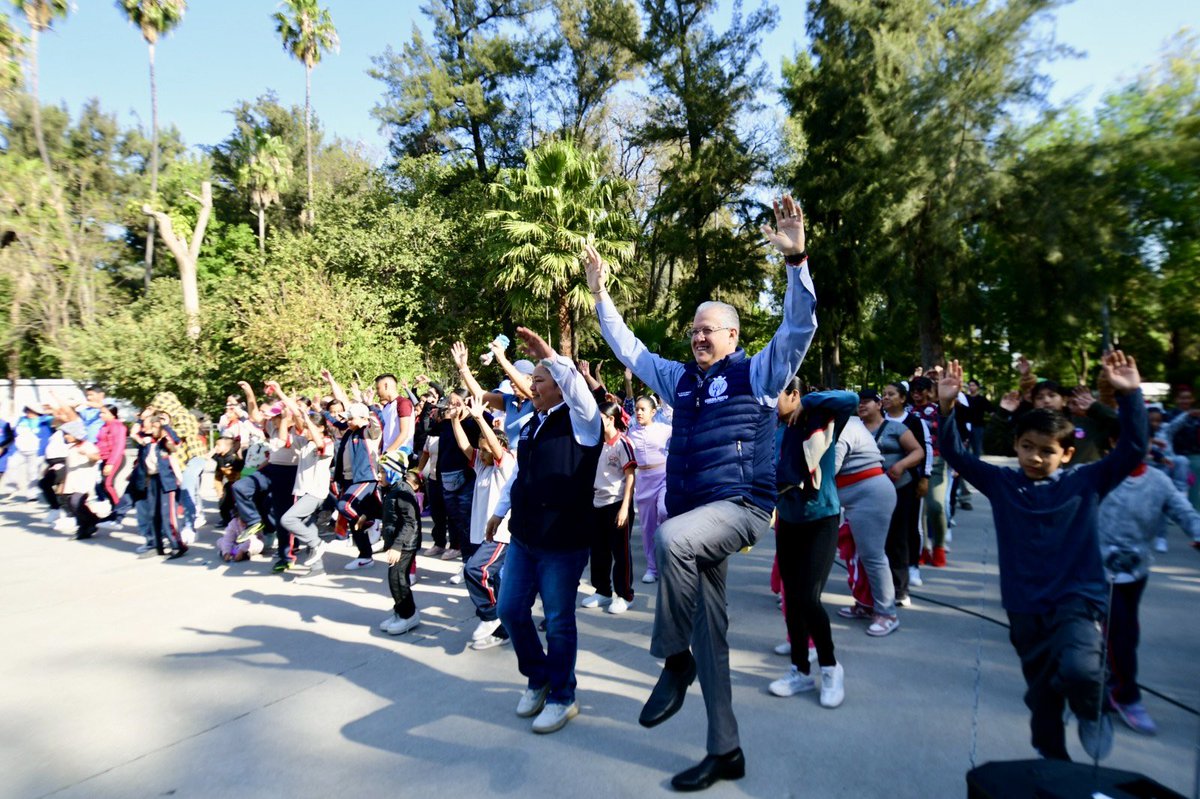 ¡900 𝒔𝒐𝒏𝒓𝒊𝒔𝒂𝒔 𝒊𝒍𝒖𝒎𝒊𝒏𝒂𝒓𝒐𝒏 𝒆𝒍 3𝒆𝒓 𝒄𝒂𝒎𝒑𝒂𝒎𝒆𝒏𝒕𝒐 '𝑬𝒅𝒖𝒄𝒂𝒏𝒅𝒐 𝒆𝒏 𝑭𝒂𝒎𝒊𝒍𝒊𝒂'!🧑‍🧑‍🧒‍🧒🩵

Niñas y niños de 10 escuelas disfrutaron de actividades llenas de diversión e integración junto a sus familias. 🙏🏻

#ConPasoFirme