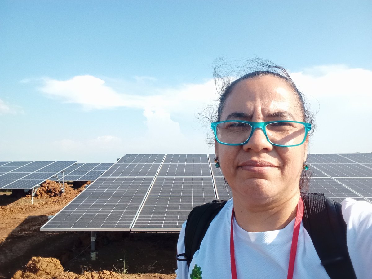 yalmaguerp80's tweet photo. Excelente tarde en el Parque fotovoltaico La Sabana, #BayamoEn26 , #ProvinciaGranma , donde  los delegados e invitados de la Asamblea #PostXCongreso FEU  de la @Universidad_UDG conocimos las particulares de la obra,  el impacto que tendrá para el sistema eléctrico nacional. https://t.co/CZQzqneGuY