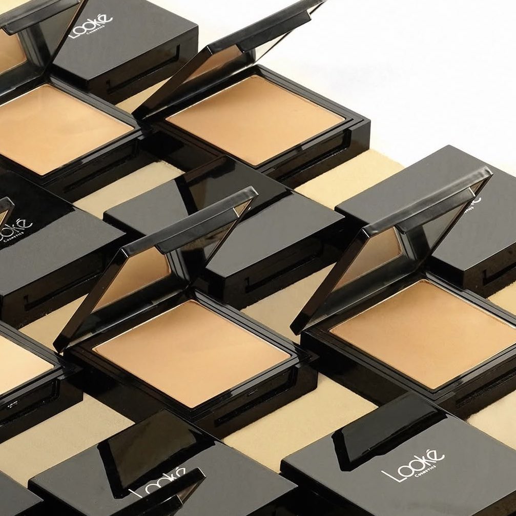 lookecosmetics's tweet image. GODDESS, bayangin check out makeup trus dapet FREE PP CERES?? Udah kayak buka puasa ada takjil gratis! 😆🍫💖 Plus, kulit makin glowing pake Face Oil Radiance dari @oasea_id~ ✨

Siapa yang mau? Reply pake emoji makanan favorit nanti minké spill cara dapetinnya! 🍩🍕🍣👇