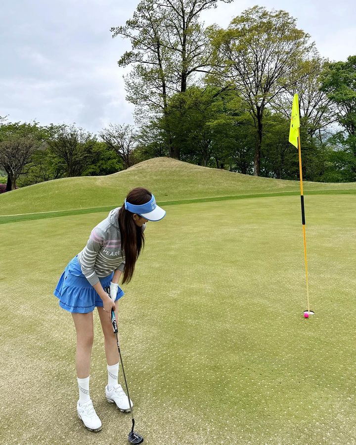 LoHoang252933's tweet image. Hitting greens and chasing dreams ⛳💚
Finding peace with every swing 🏌️‍♀️🌿 #GolfLife #CourseVibes&quot;