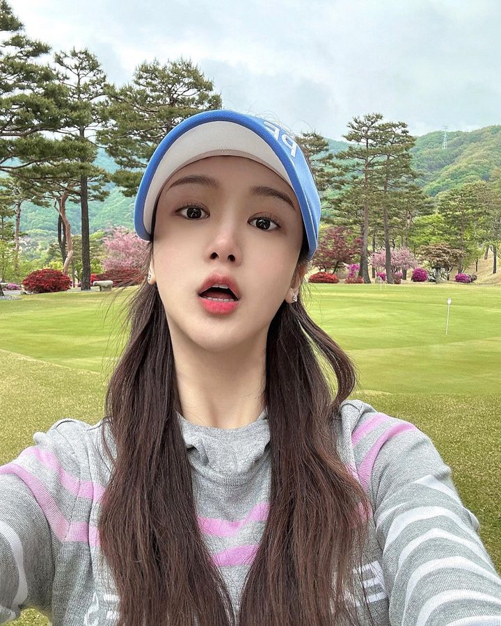 LoHoang252933's tweet image. Hitting greens and chasing dreams ⛳💚
Finding peace with every swing 🏌️‍♀️🌿 #GolfLife #CourseVibes&quot;