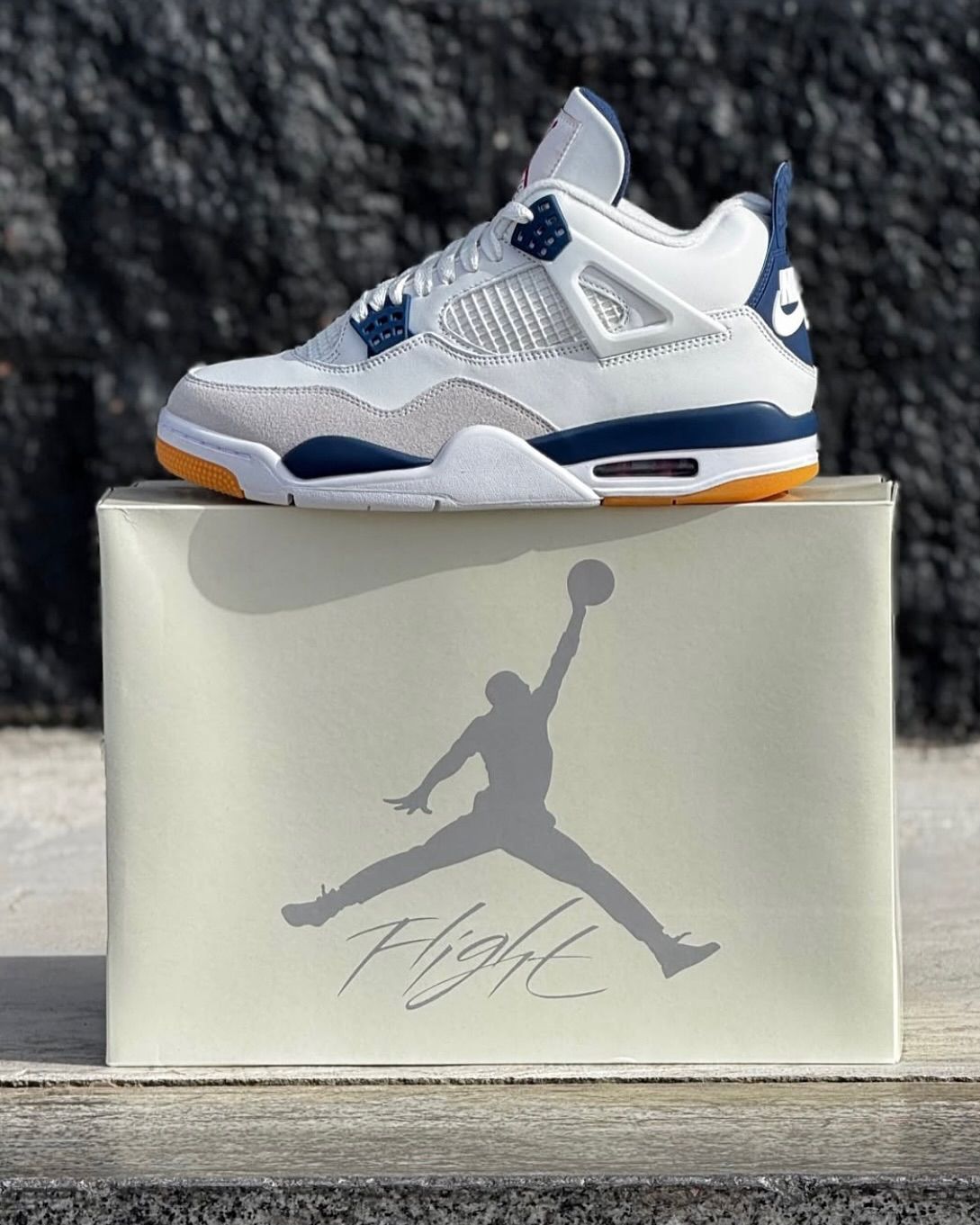 ナイキSB エアジョーダン4 ネイビー Sneaker News on X: 