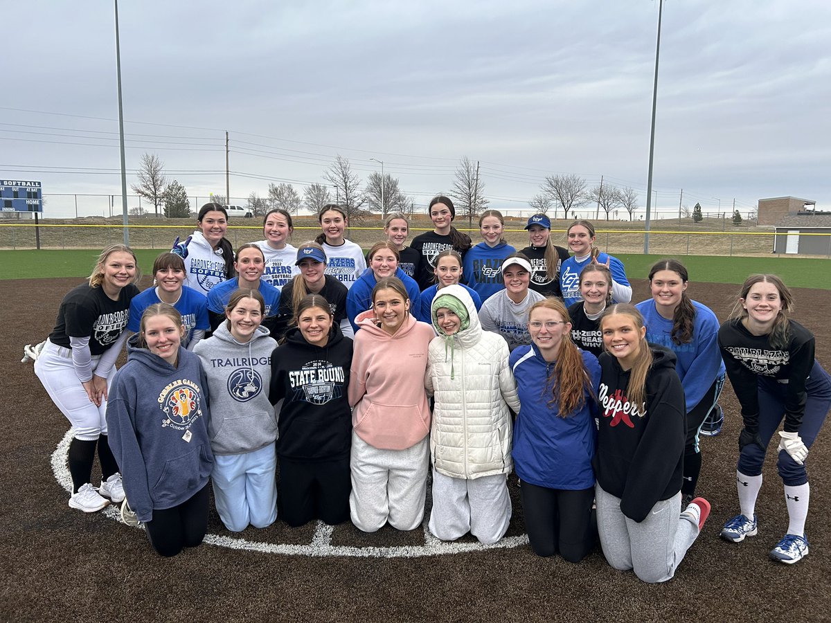 Gardner Edgerton High School Softball (@gardnersoftball) on Twitter photo So excited the <a href="/GEHSgirlsbball/">GEHS Girls Basketball</a> ladies stopped by practice to cheer us on!! We will be there to cheer you on Saturday! #courttothefield #GOBLAZERS 🤘🏼🥎 So excited the <a href="/GEHSgirlsbball/">GEHS Girls Basketball</a> ladies stopped by practice to cheer us on!! We will be there to cheer you on Saturday! #courttothefield #GOBLAZERS 🤘🏼🥎