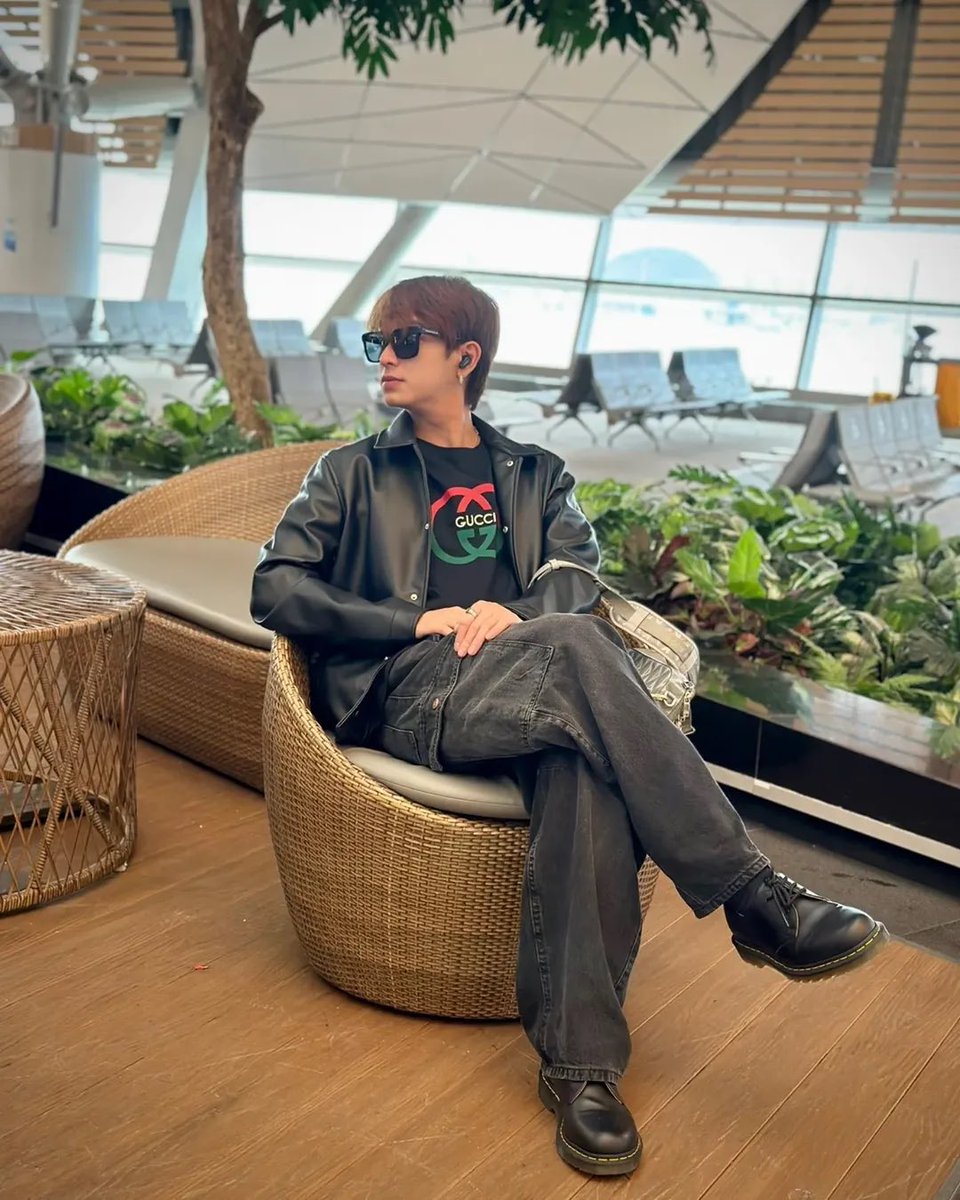 chimon_official's tweet photo. ชิม่อน พร้อมออกเดินทางไปเจอแฟนๆ ที่เซี่ยงไฮ้แล้วคร้าบบบ Go! Go! ✈️🥳💛

📸 IG : GMMTV

#ChimonFansignShanghai 
#ChimonWachirawit 
#ชิม่อนไงจะใครหล่ะ https://t.co/x69y9MmkaD