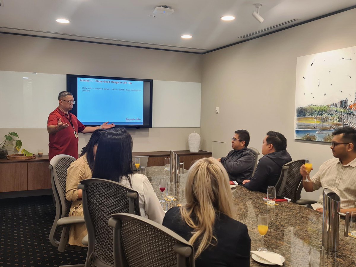 Christophershen's tweet photo. I was delighted to share 'High Performance Habits and Tips' at an International Women's Day 2025  event at Servcorp in Melbourne. 

#IWD2025 #InternationalWomensDay #AccelerateAction #psychology #performancepsychology #mentaltoughness #resilience #wrestlingwithresilience https://t.co/KbhhJMOIkW