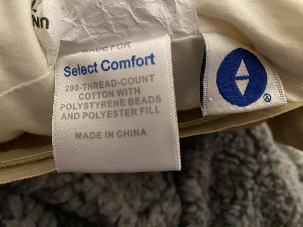 TrishaWilkinson's tweet photo. @sleepnumber I just had ankle surgery and this thing has been a god sent. I have to give it back to who lent it to me. Anywhere I can buy this specific pillow? I need it 😭 https://t.co/pVskGGwkXB