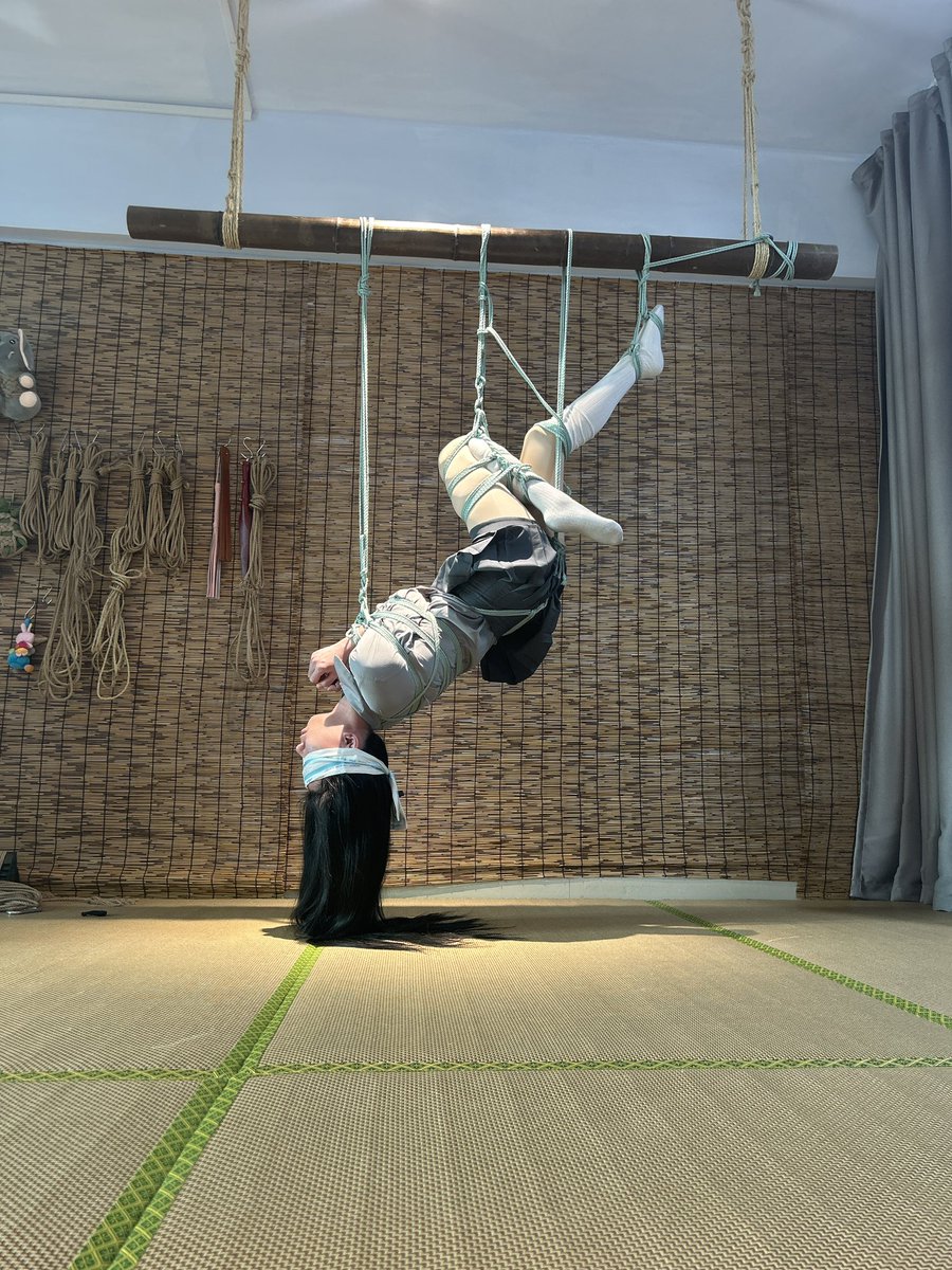 兰亭临帖，行书如行云流水
月下门推，心细如你脚步碎

被缚：<a href="/JabbourFan11046/">Zeee</a> 
投稿：
<a href="/Fengsiyuan/">Mr.死因</a> 
<a href="/007share/">007𝕏🟡（转推版）</a> 
<a href="/tbzt2024/">推波助臀（接投稿）</a>
<a href="/wqganenshi_/">有稿投😁</a>