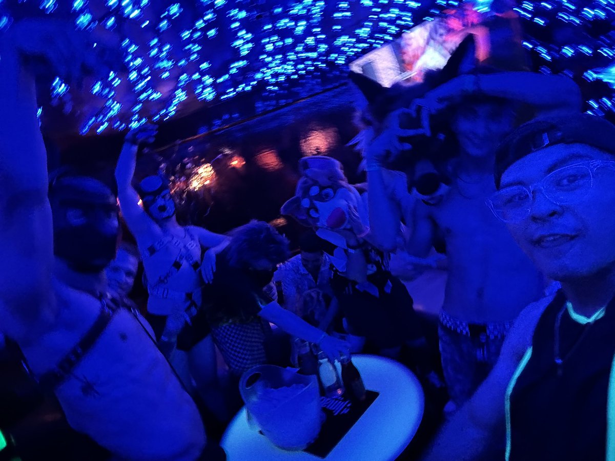 Clubbing in suit &gt;&gt;&gt;