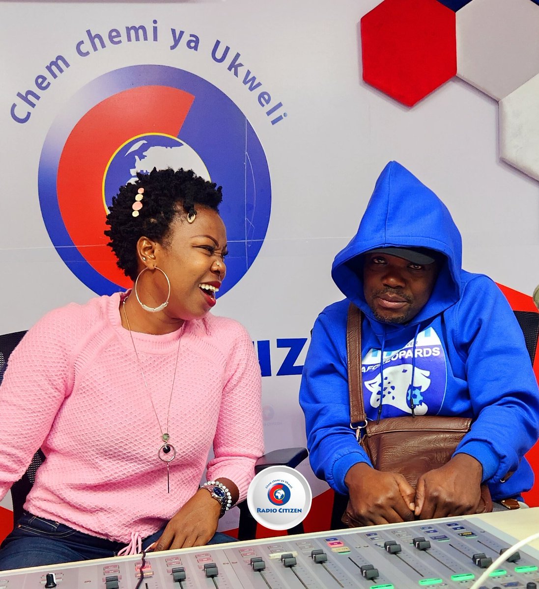 Radio Citizen (@radiocitizenfm) on Twitter photo Hii bag ya <a href="/VincentAteya/">Vincent Ateya</a> ikona nini ? Amesema haiweki chini liwe liwalo... either amebeba pesa ama lunch π . Unasikiliza #JamboKenya ukiwa wapi ?.
<a href="/MelodySinzore1/">MelodySinzore1</a>
#JamboKenya
#RadioNumberOne Hii bag ya <a href="/VincentAteya/">Vincent Ateya</a> ikona nini ? Amesema haiweki chini liwe liwalo... either amebeba pesa ama lunch π . Unasikiliza #JamboKenya ukiwa wapi ?.
<a href="/MelodySinzore1/">MelodySinzore1</a>
#JamboKenya
#RadioNumberOne