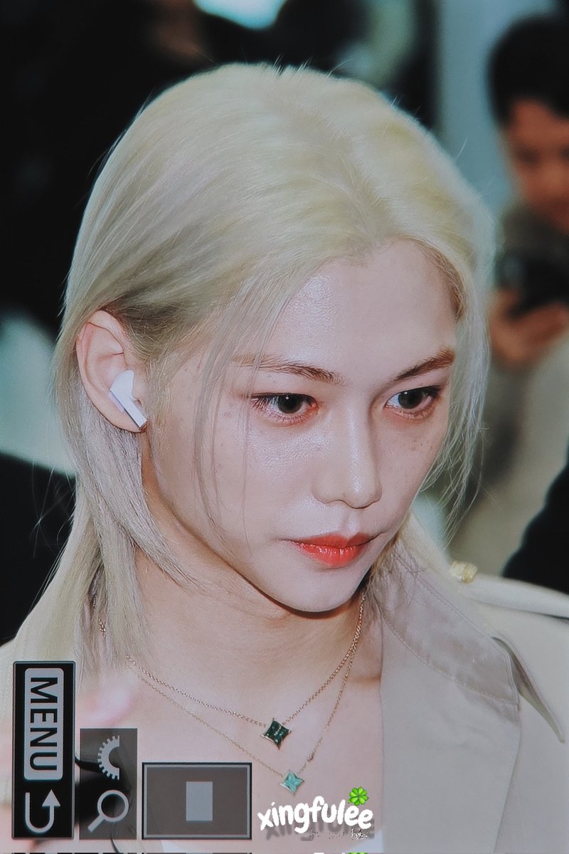 xingfulee's tweet photo. 250307 용복이 🖤🧡
오랜만이야🥹

FELIX LOUIS VUITTON MUSE
#FELIXxLouisVuittonPFW
#필릭스 #용복 #Felix 
#용복이가_내행복 https://t.co/4W0PQaNJVo