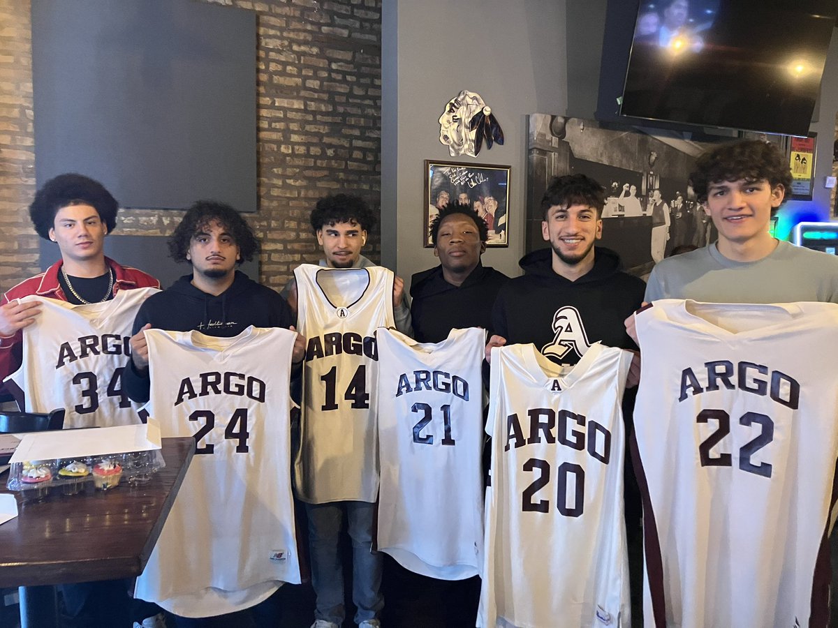 ArgoBoysHoops's tweet photo. End of season awards at Chester’s. Really good group. Kentrell Lee - Most Improved, Jayvon King - Sportsmanship, Darron Greer Jr. - MVP. Annual senior jersey gift always a hit. Recognition of our All-Conference members Darron Greer Jr. and Kassam Saleh. @argohs217 @argonauts_ad https://t.co/MqsRmnWpio