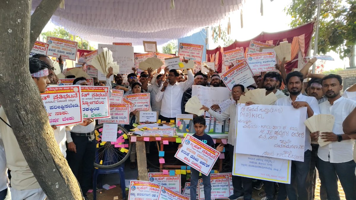 pavanramu741's tweet photo. @prad_93 @kpcl_official @siddaramaiah @siddaramaiah sir, we made a peaceful protest in freedom park, on 06th March, at least from now onwards we are expecting swift movement from @kpcl_official to release order copy soon. @thekjgeorge 

#622posts #2017notofication   #wewantordercopy https://t.co/PFetHZfT5U