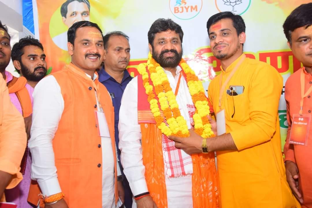 Kushal4Bharat's tweet photo. भारतीय जनता पार्टी युवा मोर्चा के वर्तमान जिला अध्यक्ष भाई कपिल मिश्रा जी को जन्मदिन की हार्दिक शुभकामनाएं 
🎂🎂🎂
🌺मां विंध्यवासिनी की कृपा आप पर हमेशा बनी रहे 🌺
@KapilMbjp @BJYM4UP @BJYM4Bhadohi https://t.co/eXqFwgDtNB