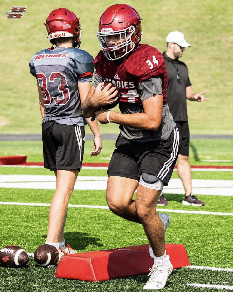 I am very grateful for the past year at henderson state but I will be exploring my opportunities and entering the transfer portal with 4 years left of eligibility. All dm’s are officially open! 

high school film: hudl.com/v/2MXTdz