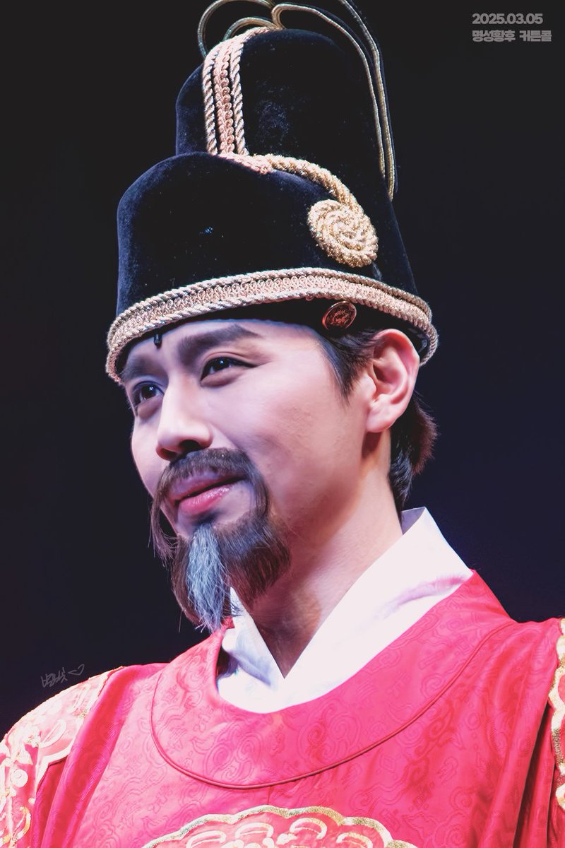 𝟐𝟓𝟎𝟑𝟎𝟓 밤 명성황후 커튼콜 🇰🇷

쏟아지는 전하의 잔망에 정신 못차리겠어요 🙂‍↔️🙂‍↔️

고종 役 #손준호 배우님 ❤︎