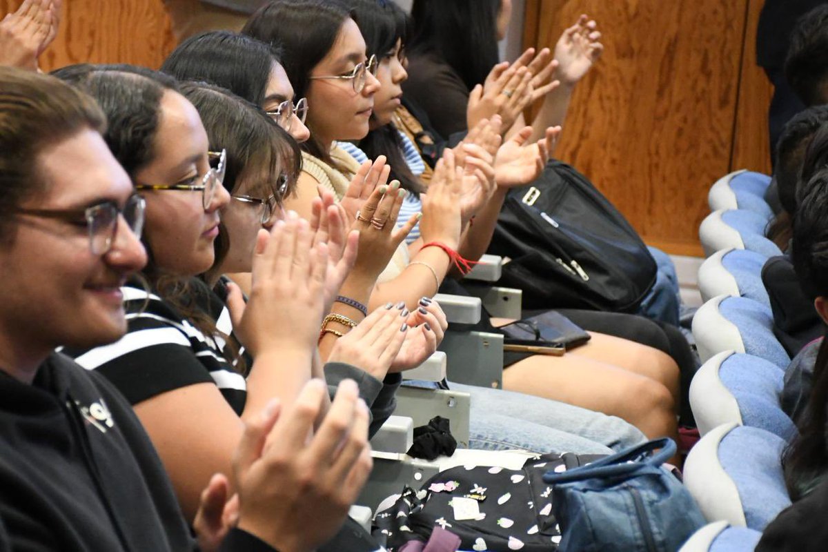 🙋🏻‍♀️ Agradezco a #TECNMIRAPUATO la invitación para participar en el panel ‘Mujer, Pilar de la sociedad’. 💜

Fue un gusto compartir experiencias y dialogar con destacadas mujeres que comparten un mismo objetivo: Romper Esquemas 😉💪🏽

¡Gracias por el espacio de empoderamiento! 🫰🏽