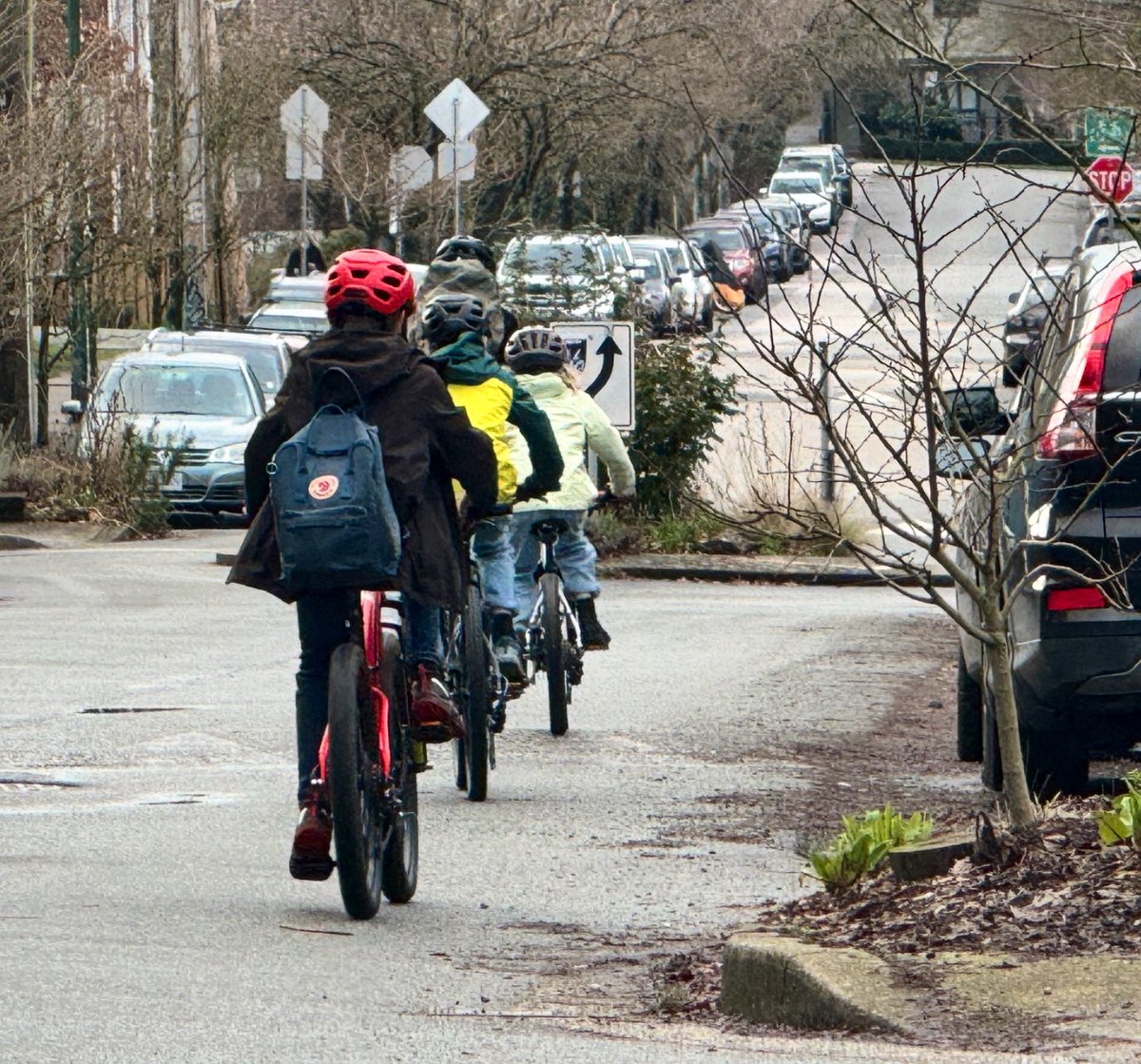 BeyondThePost's tweet photo. Just a family biking together (with helmets on) during the morning rush. #VanBC ๐ดโโ๏ธโ๏ธ https://t.co/Xc0bCt3h8x