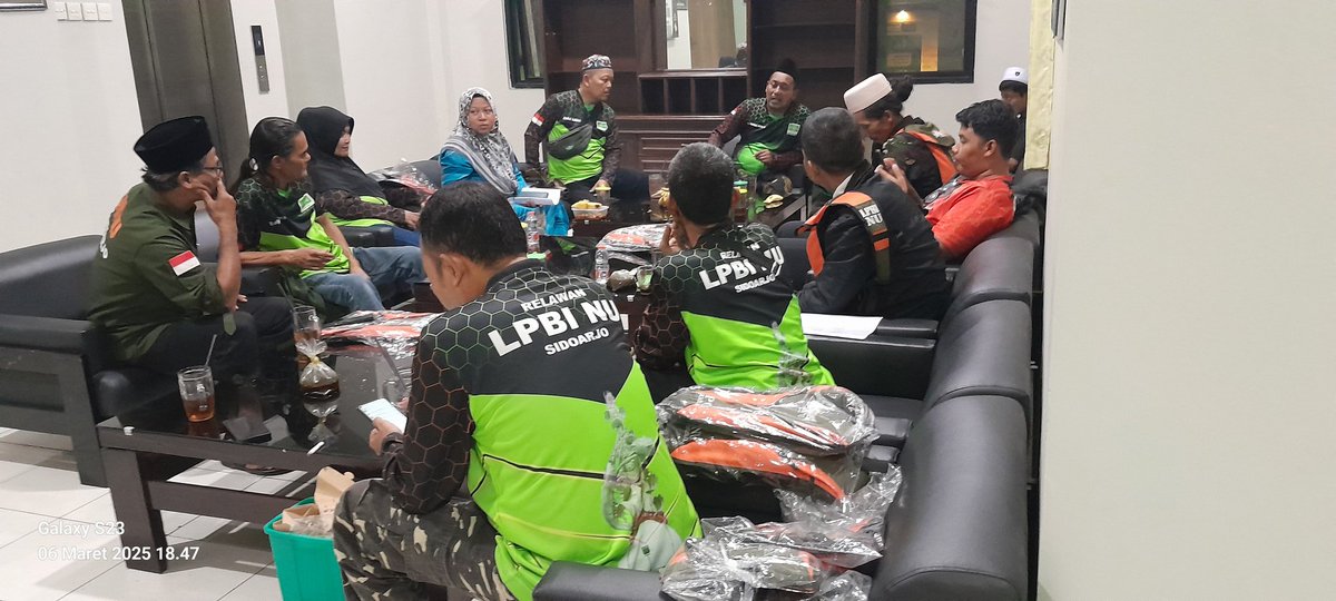 LPBINU_SIDOARJO's tweet photo. Giat PC LPBI NU Sidoarjo dalam rangka koordinasi, evaluasi program kerja dan buka puasa bersama di kantor PCNU Kabupaten Sidoarjo.(06/03)

#Nahdlatululama #pcnusidoarjo #nudeltamedia #pplpbinu #lpbinu #lpbinusidoarjo #siapsiaga #siagabencana #relawan

https://t.co/rwQjPfnYpw https://t.co/OdlXjvqRAv