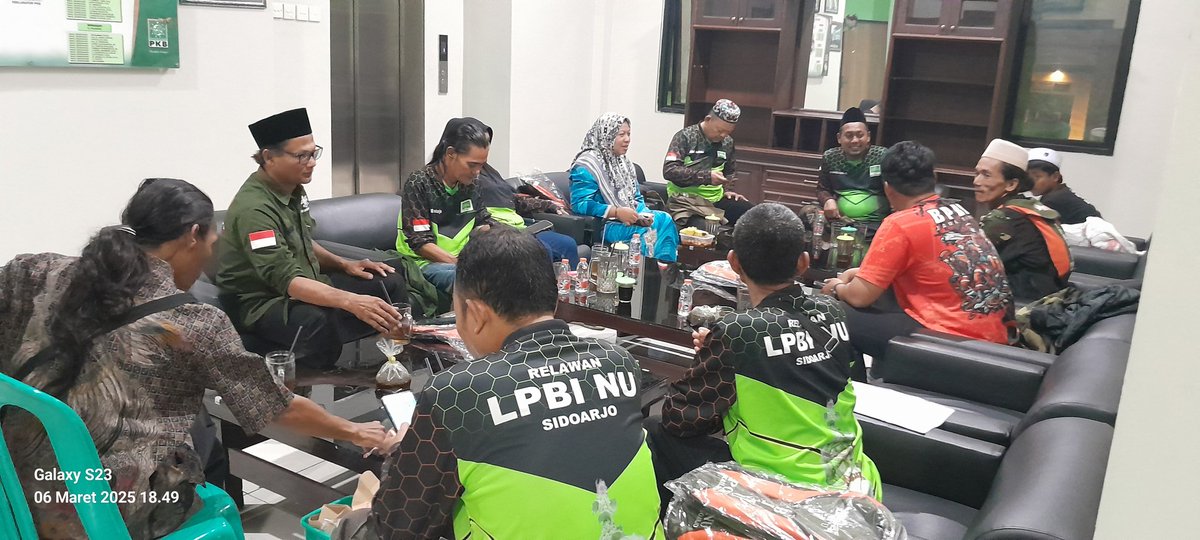 LPBINU_SIDOARJO's tweet photo. Giat PC LPBI NU Sidoarjo dalam rangka koordinasi, evaluasi program kerja dan buka puasa bersama di kantor PCNU Kabupaten Sidoarjo.(06/03)

#Nahdlatululama #pcnusidoarjo #nudeltamedia #pplpbinu #lpbinu #lpbinusidoarjo #siapsiaga #siagabencana #relawan

https://t.co/rwQjPfnYpw https://t.co/OdlXjvqRAv