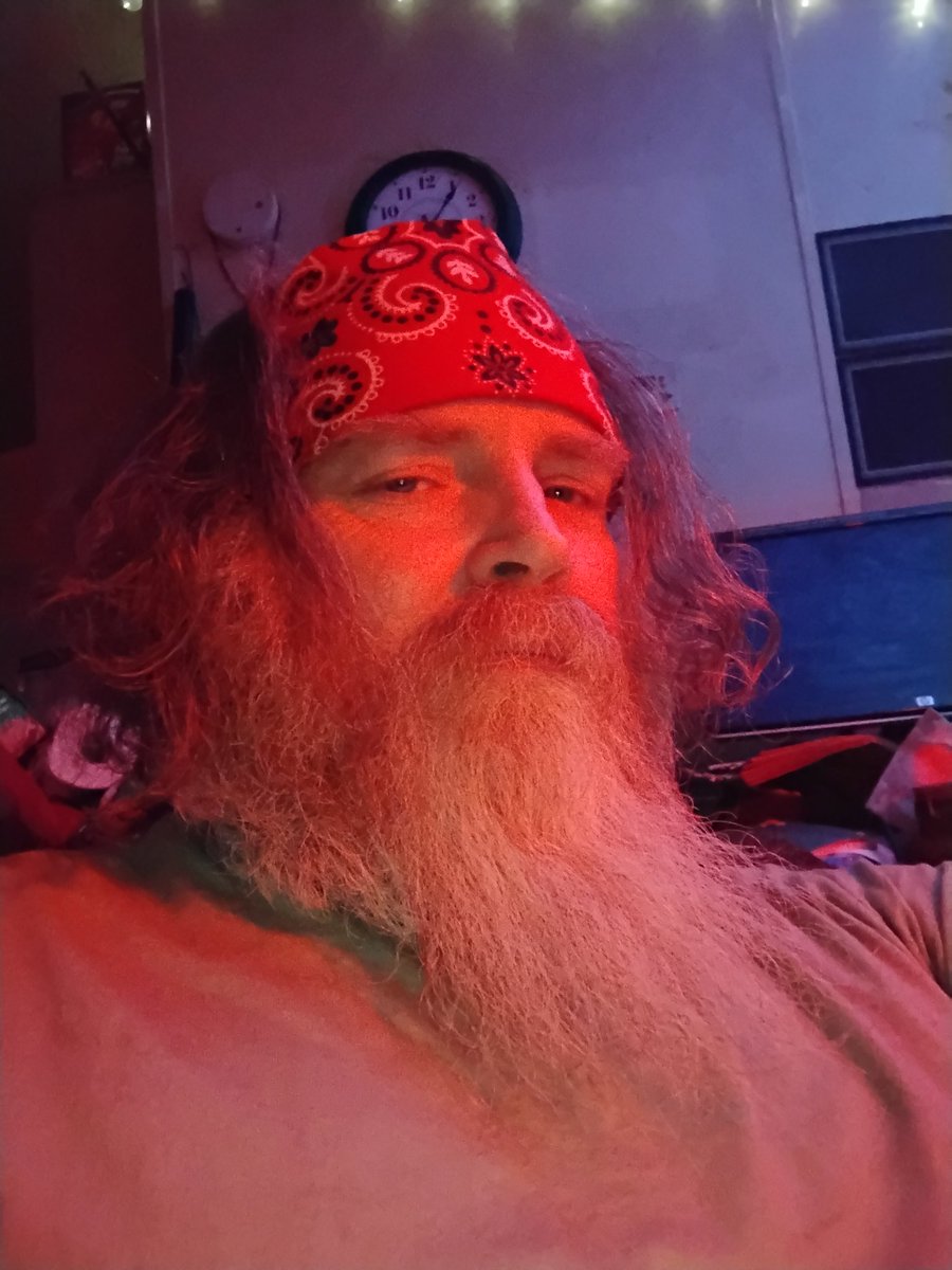 MichaelHammor's tweet image. I haven't shaved my head in almost five years. I haven't shaved my face in two. I supplement my writing income with panhandling.