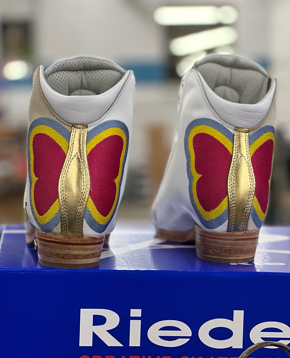 RiedellRoller's tweet photo. 🦋🛼🦋  These skates were made for flying (well, almost 😉)⁠
⁠
#riedellroller #customskates #butterfly #rollerskate #dreamskates #handcrafted https://t.co/B6T6oyDSXX