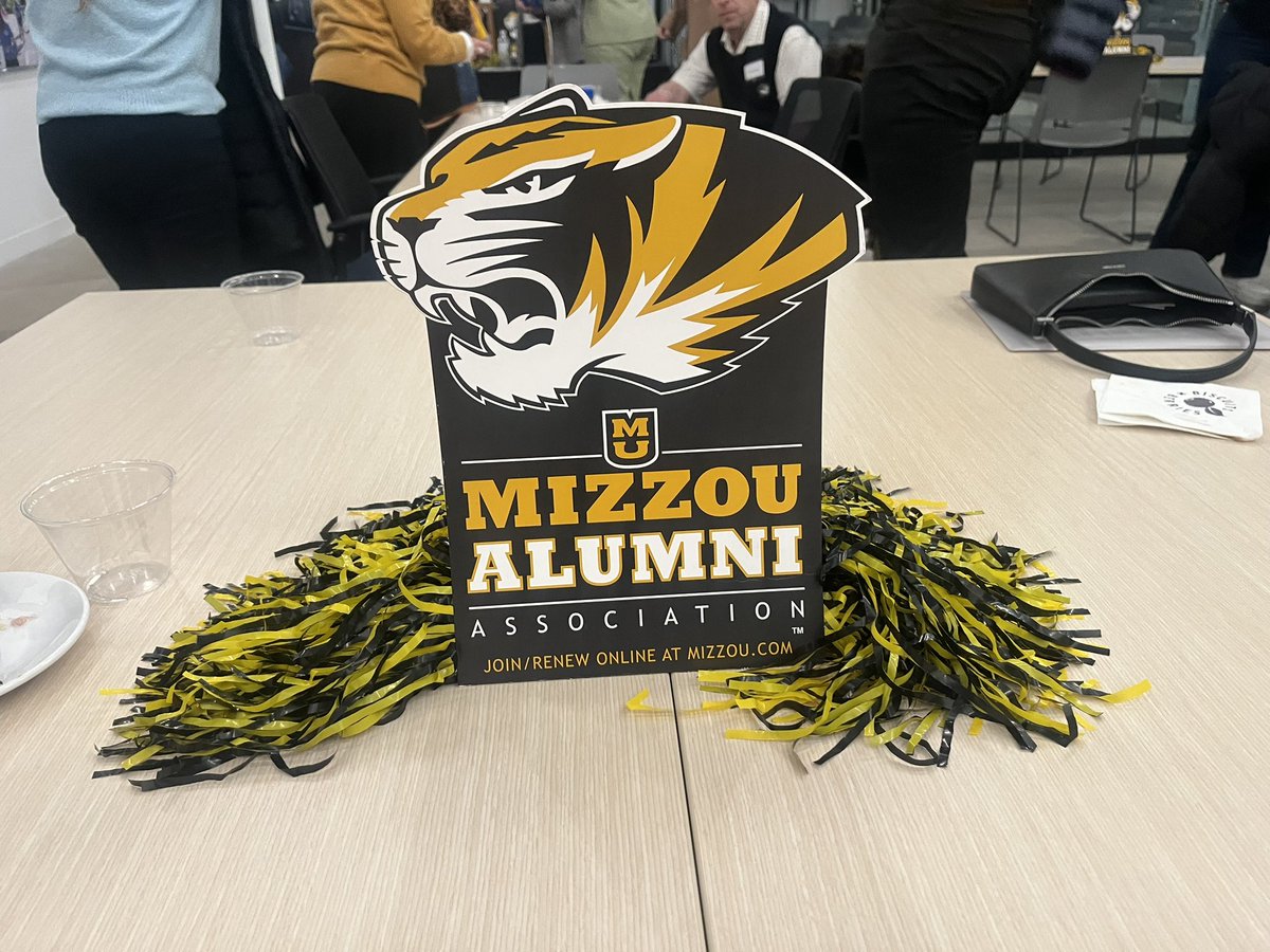 ssoutheyyy's tweet photo. MIZ at @DenverChannel! 🐯

@mujschool @Mizzou https://t.co/C8xLqmC2f5