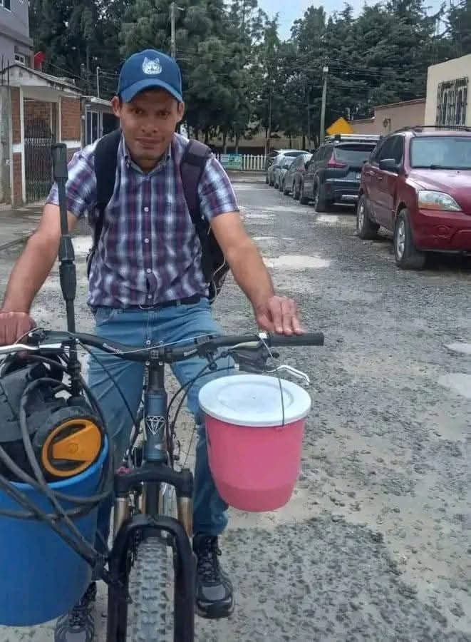 oneMone_'s tweet photo. Gente de Quetzaltenango: Si necesitan servicio de CarWash a domicilio (Q.25.00 vehículo liviano, Q.42.00 por pickup y camioneta), carga de baterías, enderezado y pintura... puede contactar a Angelito de León al WhatsApp 44381871.
❤️‍🩹💪🏻🫶🏻🙌🏻 https://t.co/RaaftwiXGs