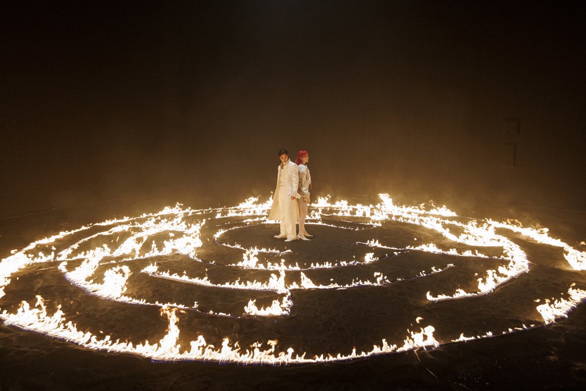 #LiSA
"ReawakeR (feat. #Felix of Stray Kids)"📸🎞️

🎞️ MUSiC CLiP
youtu.be/oe4XJ851oOk

🎧 Download &amp; Streaming
lisa.lnk.to/ReawakeR_DG

💿 Buy
lisa.lnk.to/ReawakeR

#LiSARR #StrayKids #フィリックス
#俺レベ2期 #SoloLeveling