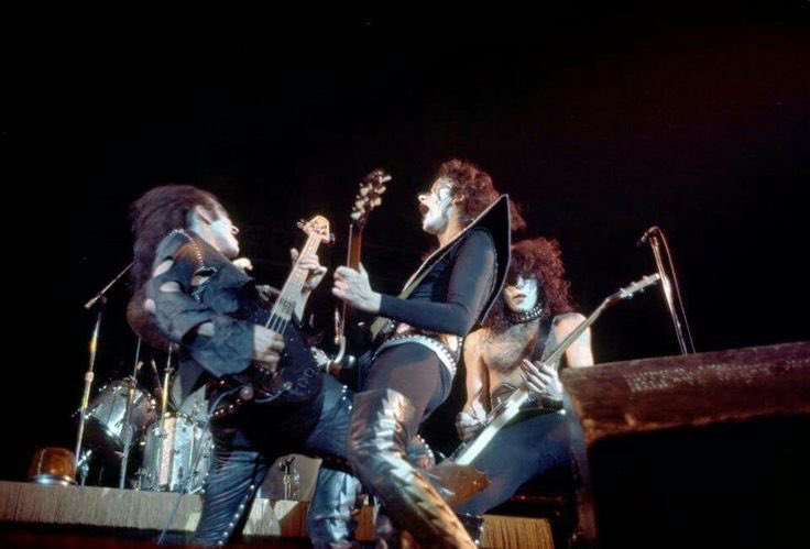 rebelwithyou's tweet photo. KISS in 1977🔥
#Kiss #KssArmy https://t.co/TRpJkt6fQi