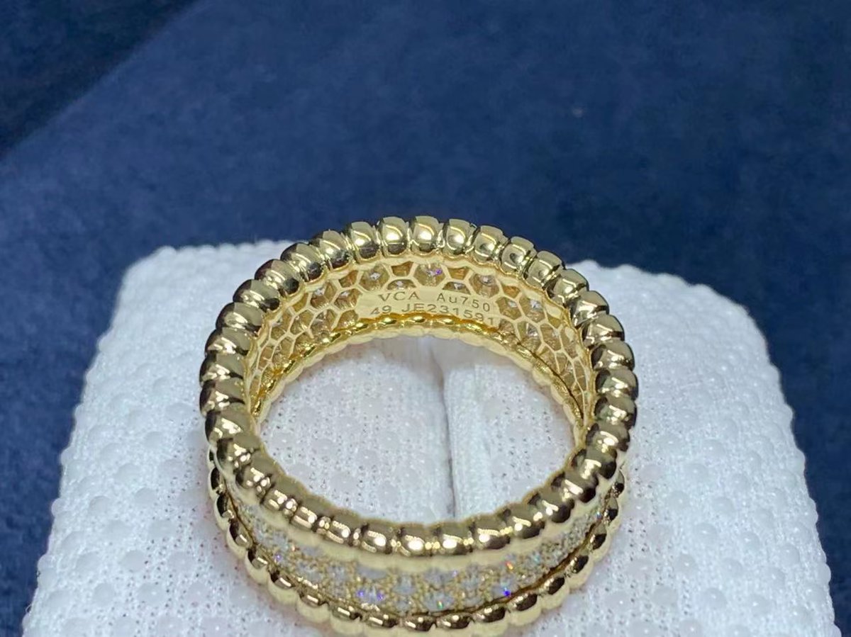 custom_brands's tweet photo. Unleash elegance with our exquisite diamond rings. Customize your dream piece and experience unrivaled luxury. Find perfection today. Visit us https://t.co/Touno829VK now!

#diamondring #luxurydiamondring #customjewelry #pavediamondjewelry #luxuryring https://t.co/ev8dzQLFyX