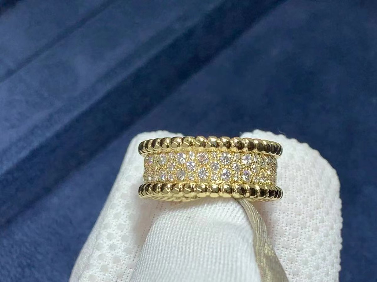 custom_brands's tweet photo. Unleash elegance with our exquisite diamond rings. Customize your dream piece and experience unrivaled luxury. Find perfection today. Visit us https://t.co/Touno829VK now!

#diamondring #luxurydiamondring #customjewelry #pavediamondjewelry #luxuryring https://t.co/ev8dzQLFyX
