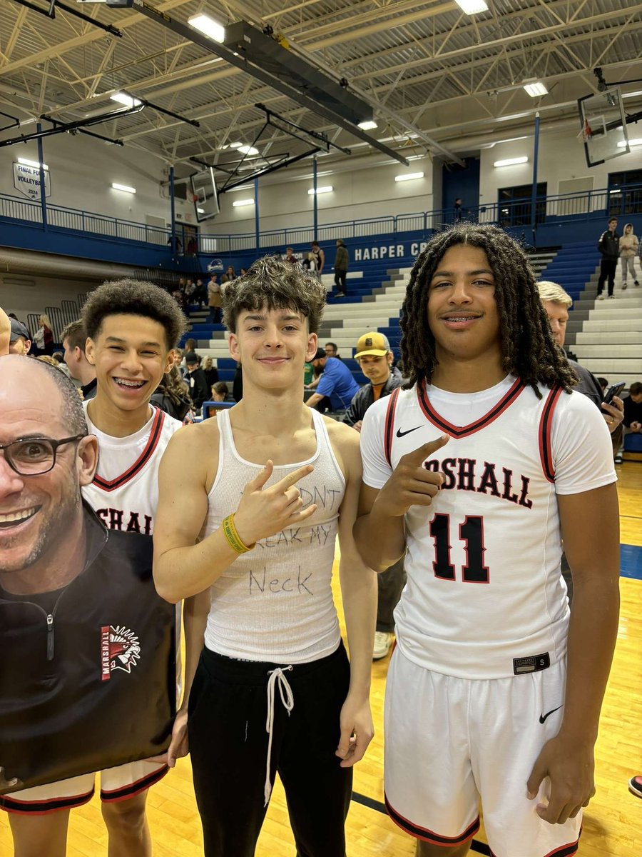 LeeHalliii's tweet photo. Regional champs🏆🥇@HankampScott @PrepHoopsMI @jgilbertsport https://t.co/K19TLVja5C