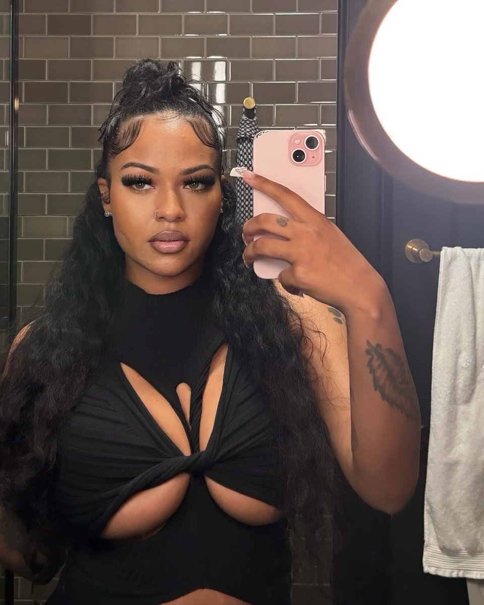 lickitforlala's tweet photo. 🖤 https://t.co/XFTRqfIwWH