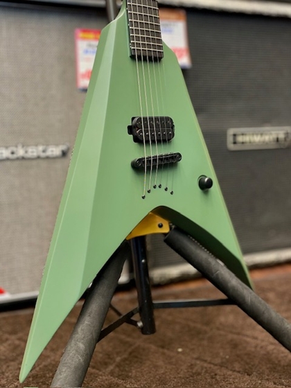タイトなシュレッドプレイが楽しめるSolar Guitars V2.6AGが入荷！ 武