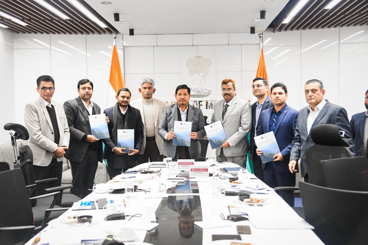 IIFCLProjects's tweet image. IPL CEO at launch of IPL prepared EDS Vision 2047 document with Hon&apos;ble CM Shri @SangmaConrad at Shillong.

EDS Vision shall become the blueprint for preserving Meghalaya identity, leveraging forest economy and creating livelihood in the region.

#Meghalaya #VisionDocument #EDS