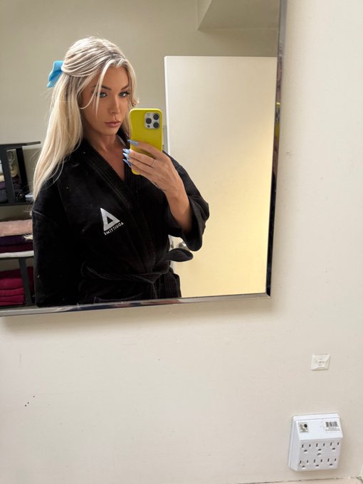 Great day on set for @AdultTimecom https://t.co/g1ukDyopNF