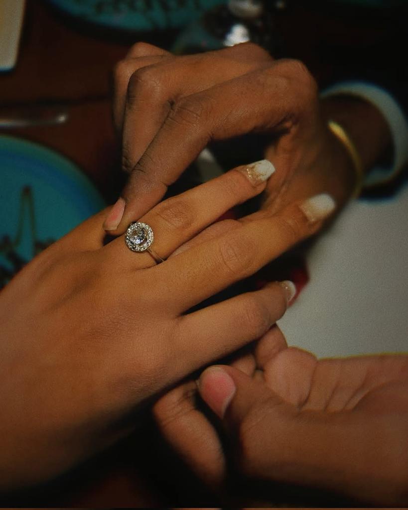MBU's tweet image. .@babygloriamusic is officially engaged 🎊

Congratulations to her 💍❤️